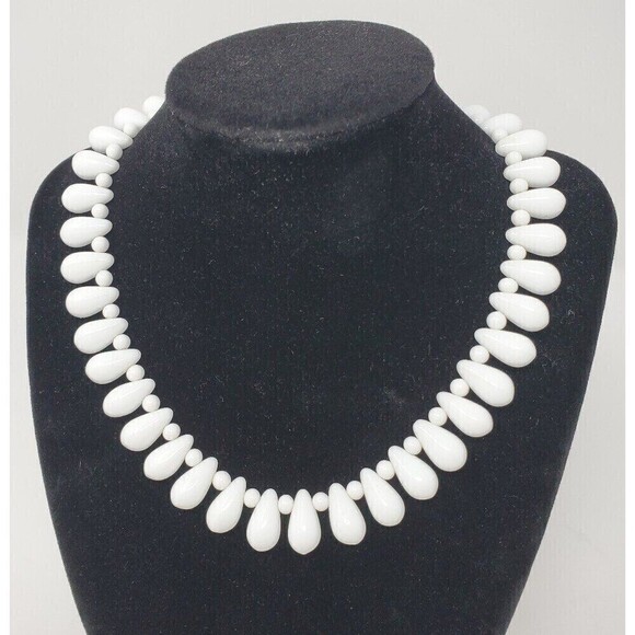 VINTAGE MARIAM HASKELL WHITE BEAD TEAR DROP BEADED NECKLACE SIGNED WOMEN JEWELRY - Picture 2 of 12